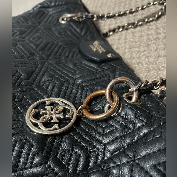 AS IS Guess | Black Shoulder Purse - Picture 3 of 17